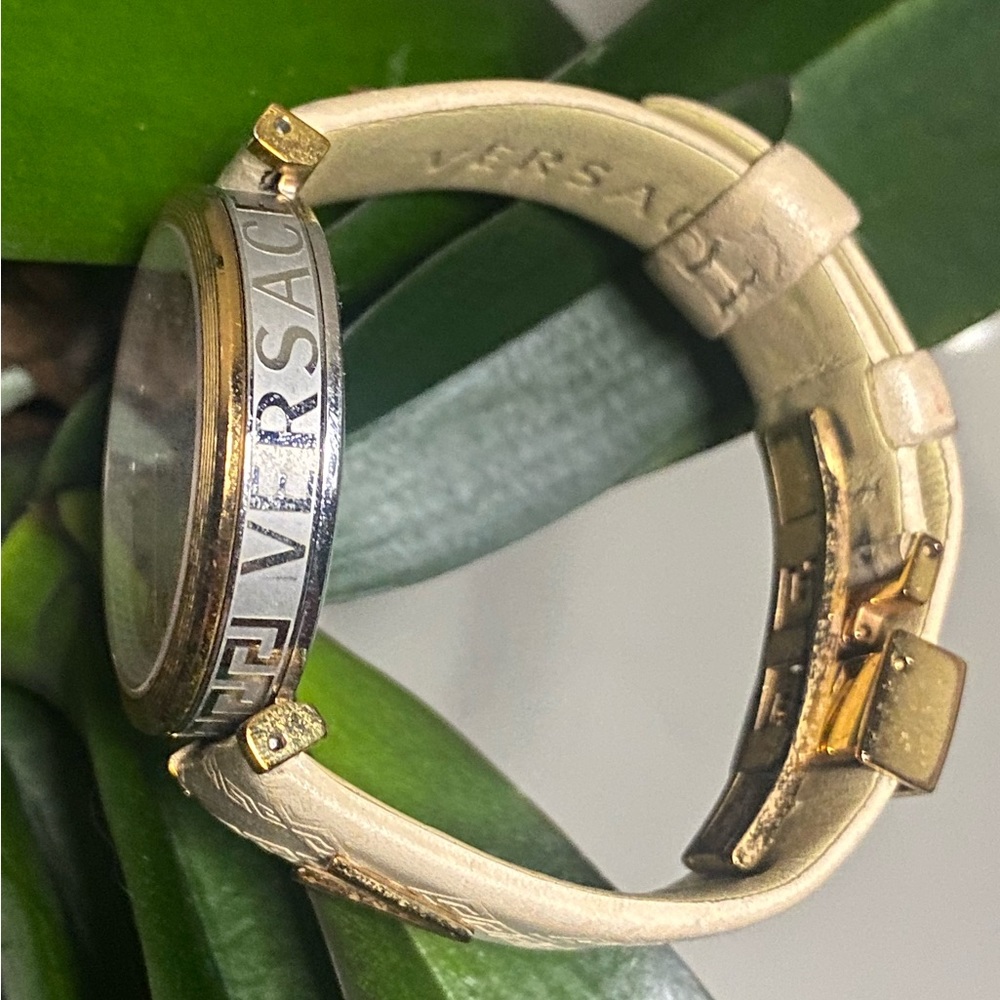 Used limited edition Versace Watch. Nude band. - Picture 5 of 5